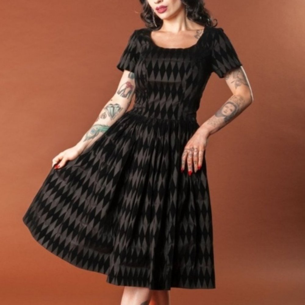 Black Diamond-Pattern Short Sleeve Fit & Flare Dress - Picture 4 of 8